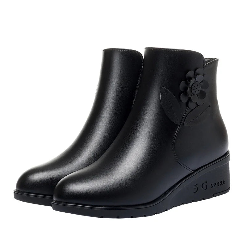 Bota Casual de Couro Pelúciada Flower